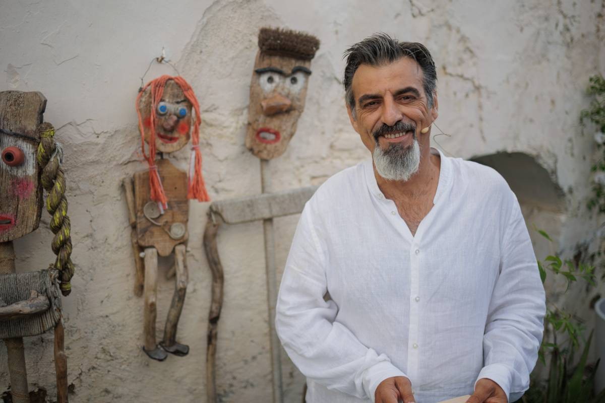 &amp;quot;La poesía es una forma de caminar en silencio, de pensar y mirar el mundo&amp;quot;