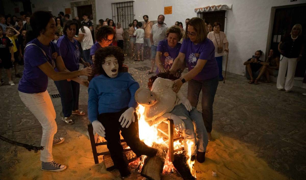 Así ha vivido Grazalema su quema de &amp;#039;Juanillos&amp;#039; más especial: dedicada a quienes ayudaron durante el temporal