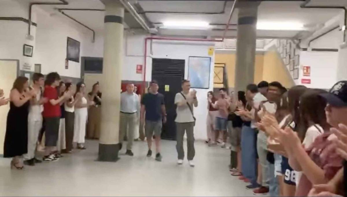 Tres profesores se jubilan en Jerez tras más de 100 años de docencia: el pasillo de honor que emociona a todo un instituto
