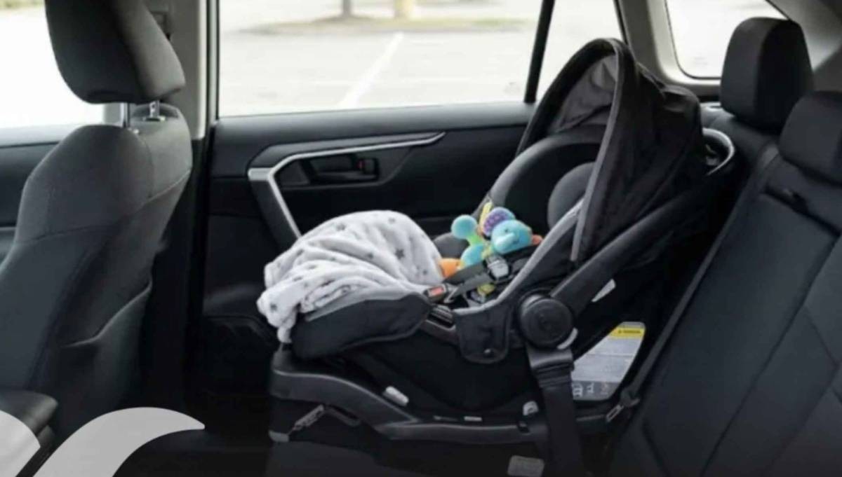 Hallados sin vida dos hermanos de 2 y 4 años en el interior de un coche: investigan si fueron olvidados por su madre