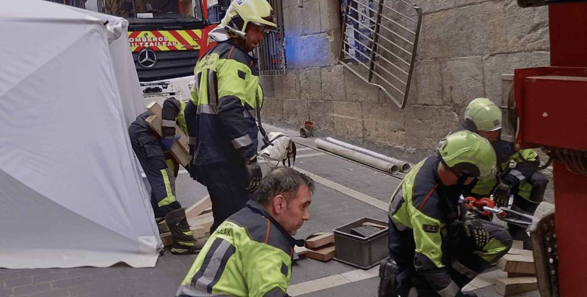 Un camión de la basura sin frenos arrolla a varias personas en Pamplona: una fallecida y dos heridas de gravedad