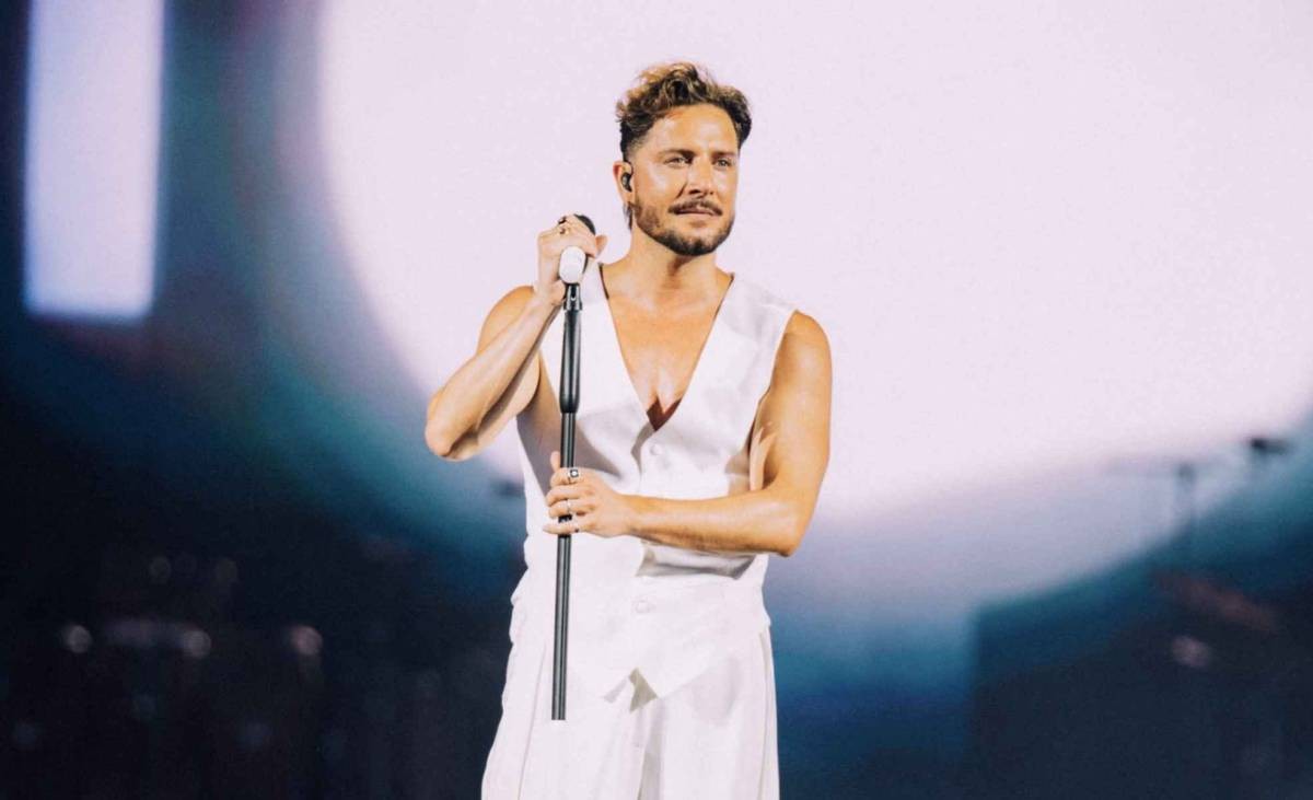 Manuel Carrasco denuncia ataques homófobos por su ropa en los últimos conciertos