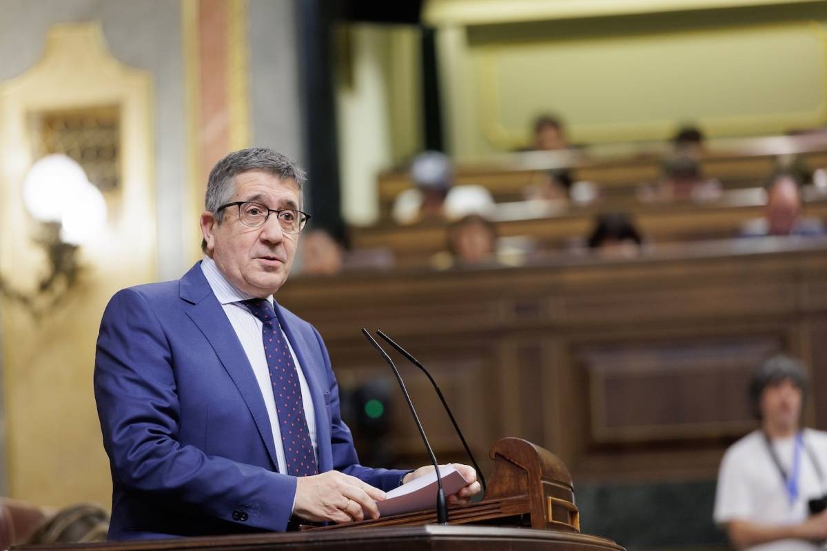 Patxi López estalla contra Feijóo tras mencionar a su padre en el Congreso: &amp;quot;Es usted un ruin&amp;quot;