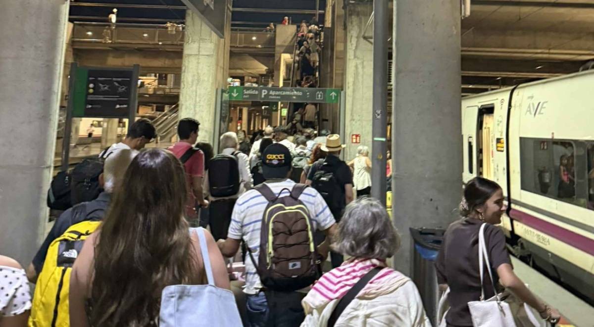 El origen del caos ferroviario en Sevilla: un fallo eléctrico en La Rinconada que ya investiga Endesa