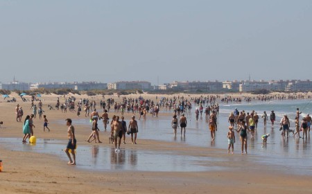 Uno de cada 20 adolescentes en España sufre un TCA y el verano lo agrava: las claves para identificarlo y cómo actuar