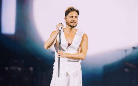 Manuel Carrasco denuncia ataques homófobos por su ropa en los últimos conciertos