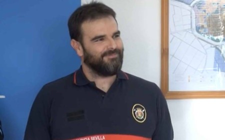 El jefe de los bomberos de Los Palacios: “No podemos depender siempre de la voluntariedad de las horas extras”