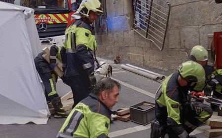 Un camión de la basura sin frenos arrolla a varias personas en Pamplona: una fallecida y dos heridas de gravedad
