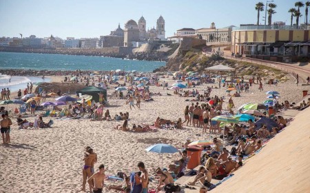 Las playas de Cádiz inician su temporada alta: horarios, módulos y novedades desde el 1 de julio