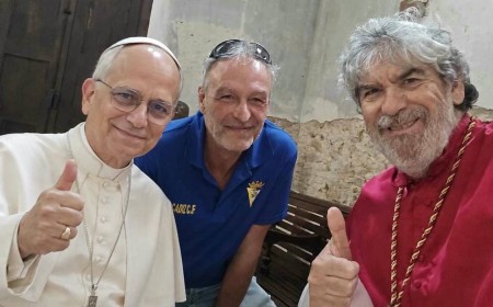 La &amp;#039;imagen&amp;#039; más esperada en Cádiz del Papa León XIV y Yuyu I: &amp;quot;al final hemos quedado los dos Papas&amp;quot;