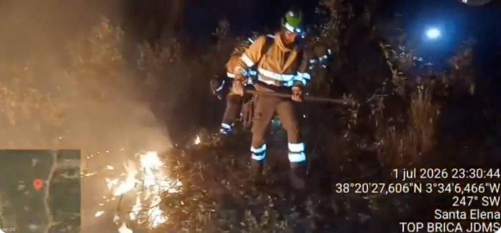 Incendio en Despeñaperros: 190 desalojados, 19 medios aéreos y refuerzos de Castilla-La Mancha para combatir el fuego