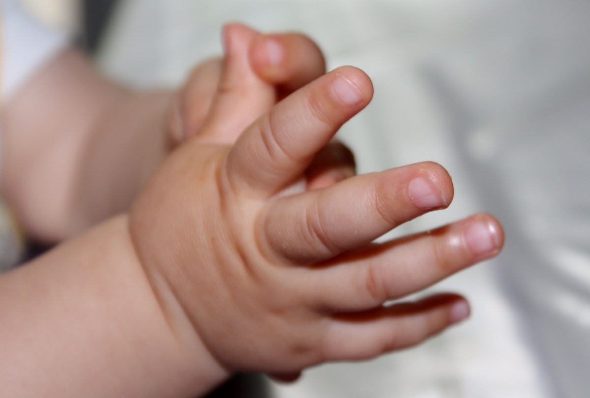Declaran muerto un bebé, lo llevan a la morgue y descubren que seguía vivo cinco horas después