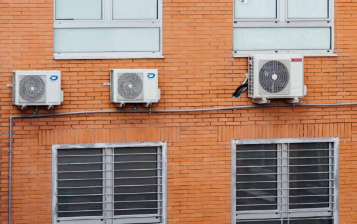 ¿Tienes el aire acondicionado en la fachada?: Estas son las multas a las que puedes enfrentarte
