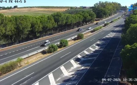 Abren un carril adicional en la AP-4 ante la avalancha de coches que se espera: suspendido el paso de vehículos grandes