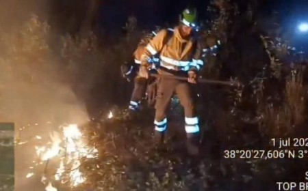 Incendio en Despeñaperros: 190 desalojados, 19 medios aéreos y refuerzos de Castilla-La Mancha para combatir el fuego