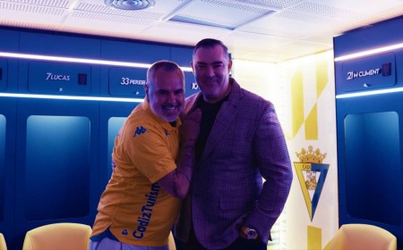 Juan Magán visita el vestuario del Cádiz CF y se encuentra con su &amp;quot;doble&amp;quot; Christian Septién, el nuevo presidente amarillo