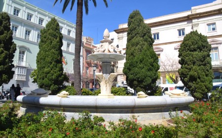La fuente de la plaza de las Tortugas en Cádiz