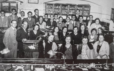 El CSIC abre al público su catálogo de represaliados del franquismo: a algunas las depuraron por llevar pantalones