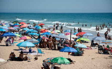 Andalucía presume de playas, pero lidera las banderas negras: El Palmar, entre las señaladas por Ecologistas en Acción